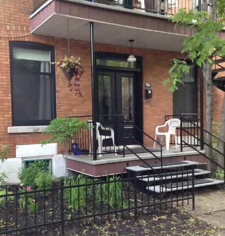 2 floor apt 4 br and 2 btr – Jean-Talon Market gallery image 3