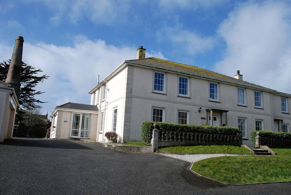 Apt One Trearren occupies the left side of the ground floor of an impressive neo-Georgian house