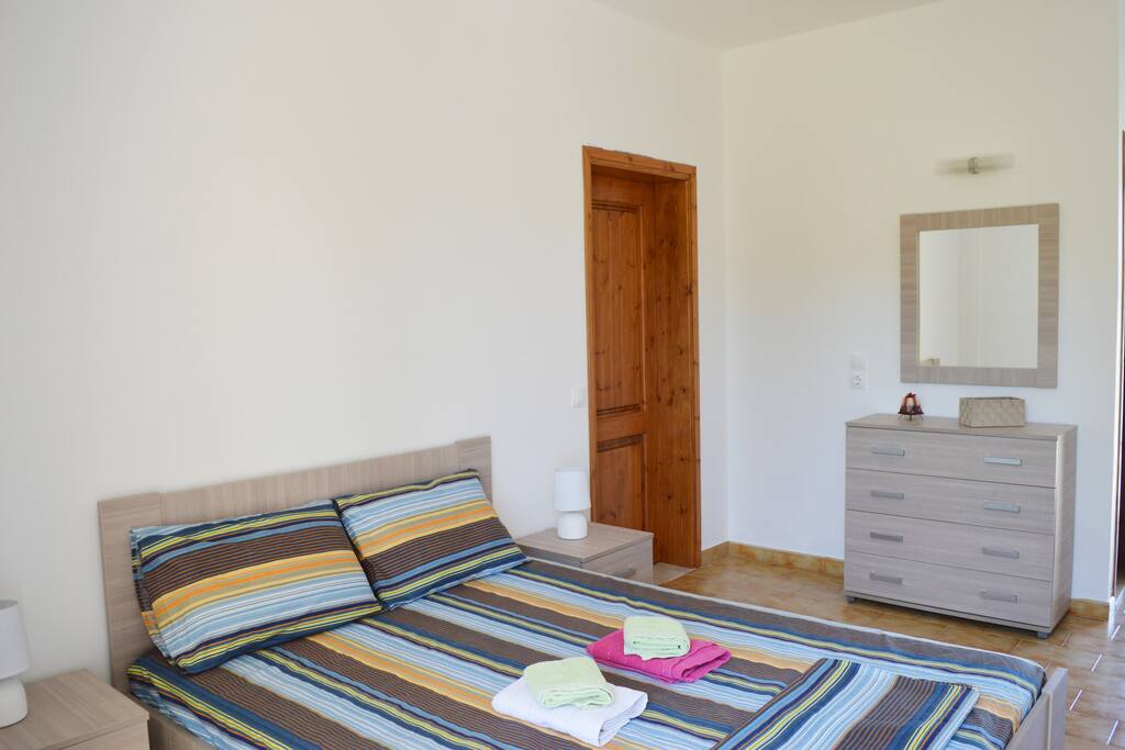 Room with double bed