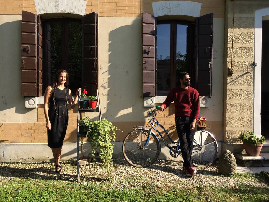 Anfitrioni (Hosts)