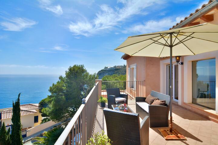 Villa With Enchanting Sea Views And Pool