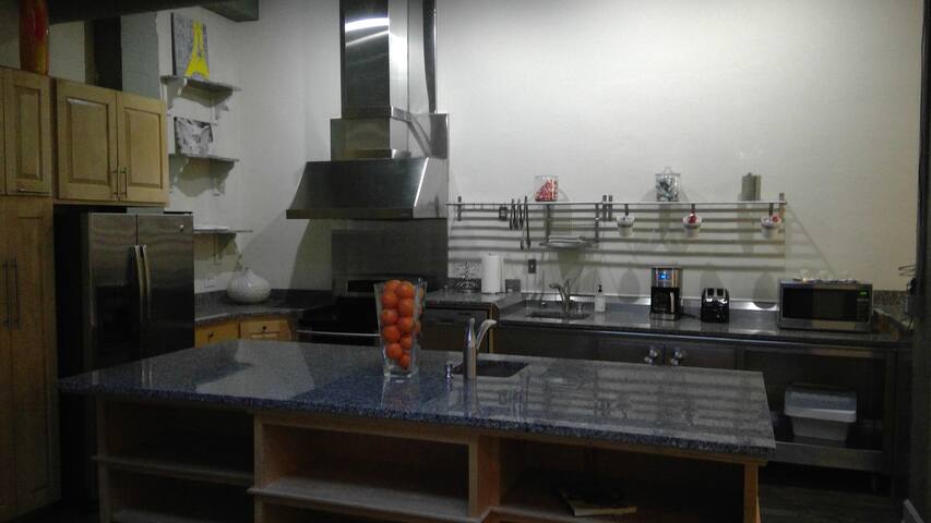 Private loft on the edge of downtown Seattle gallery image 2