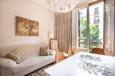 Successful Airbnb property: Lovely modernist apartment The Gaudí Suites III in La Dreta De L'eixample