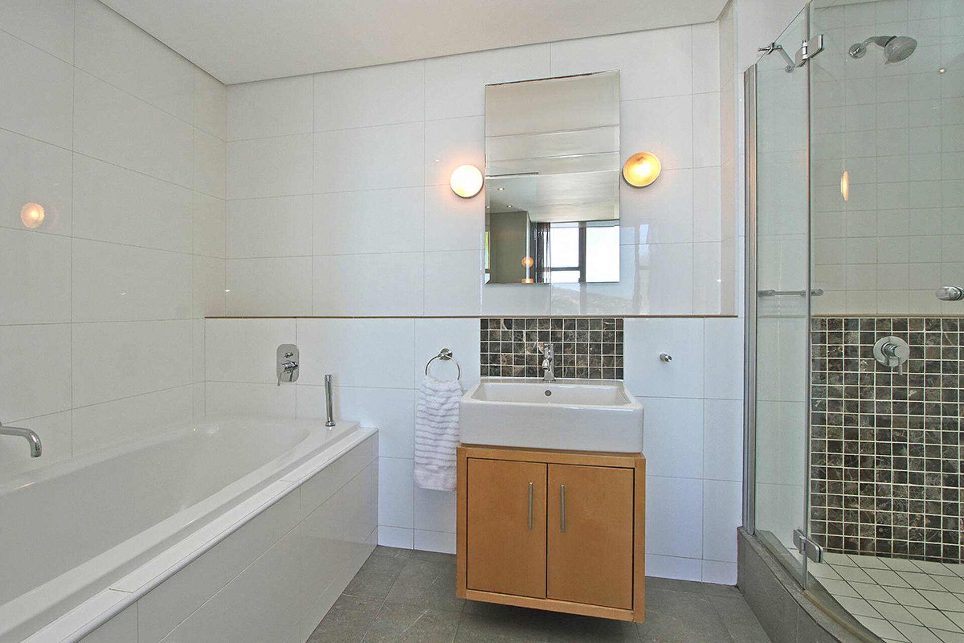 Spacious 3 Bedroom Family Apartment In Cape Town — photo 3