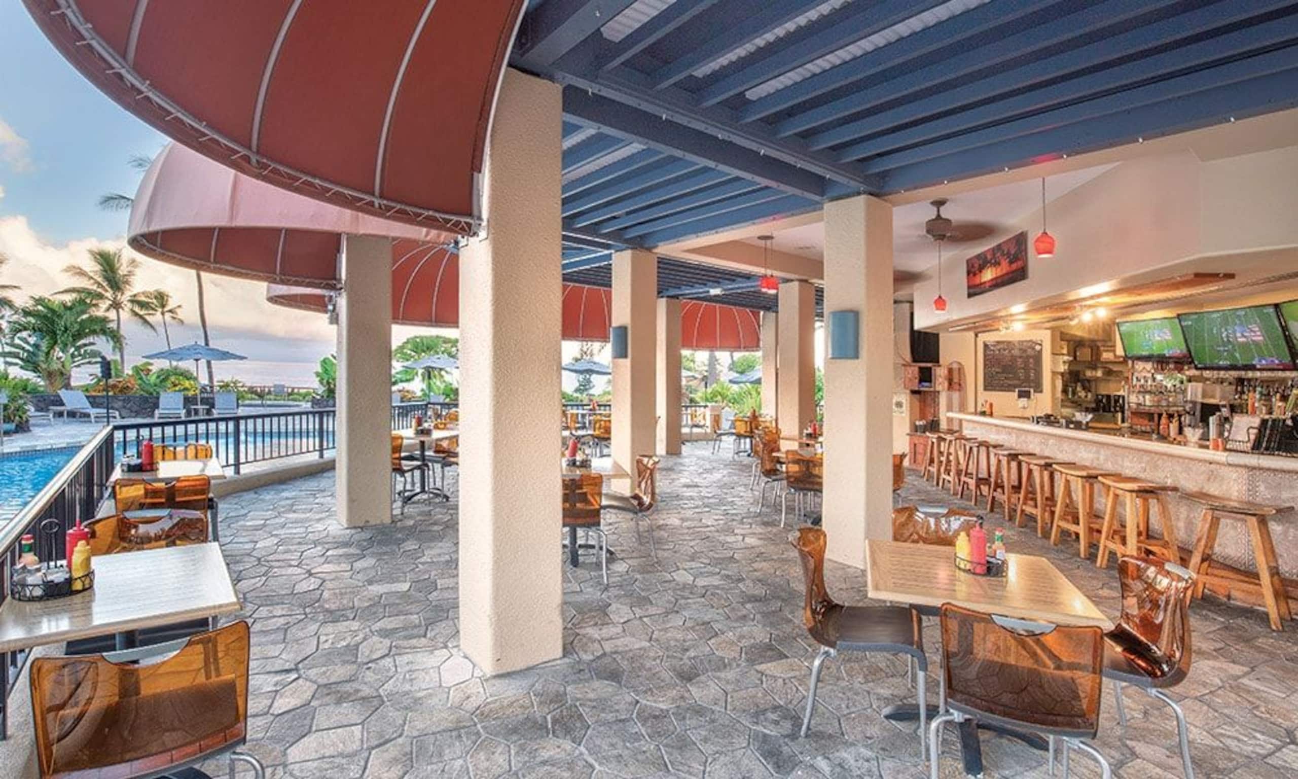 Condo in Kailua-Kona · ★4.5 · 2 bedrooms · 4 beds · 2 shared baths - Image 5