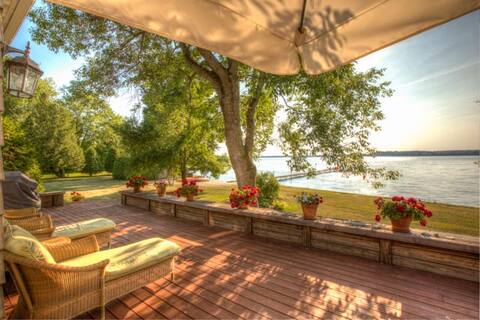 3 Sheds on the Lake - Lakefront Home