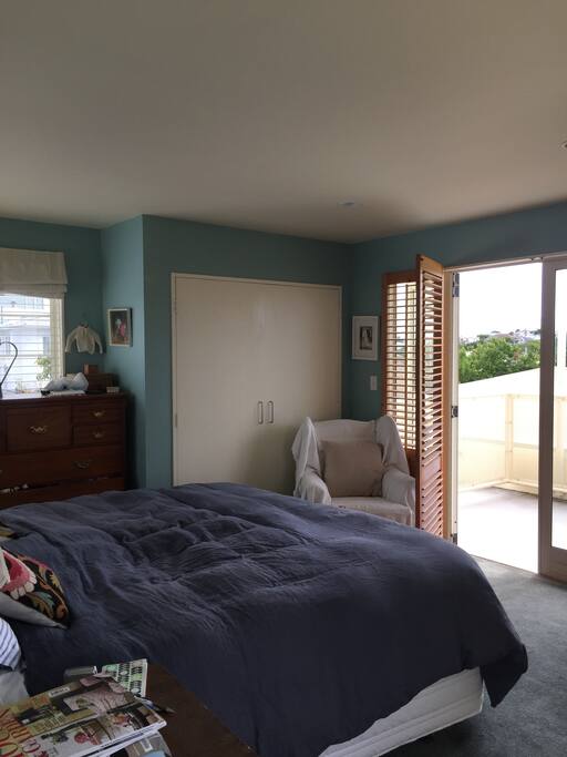 Master bedroom, super king or 2x king single beds