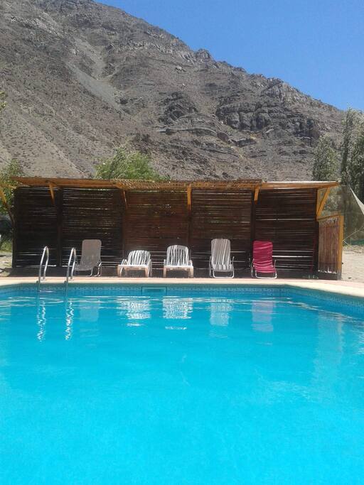 Piscina. Vista posterior.