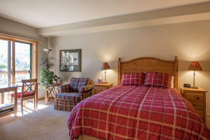 Chambre principale avec lit Queen et dessus en mousse à mémoire de forme !