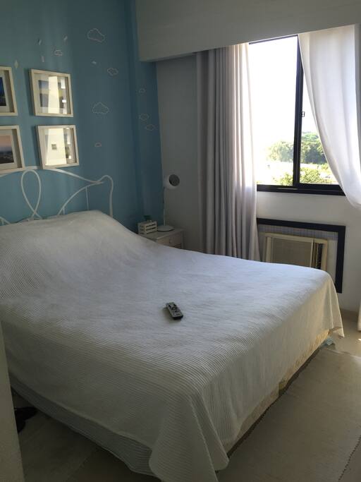 Suite, vista privativa, cama box KingKoil, vista privativa, Blackout completo, closet, TV a cabo, TV de LED.