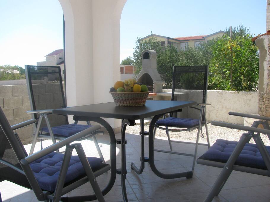 Terrasse und Grill