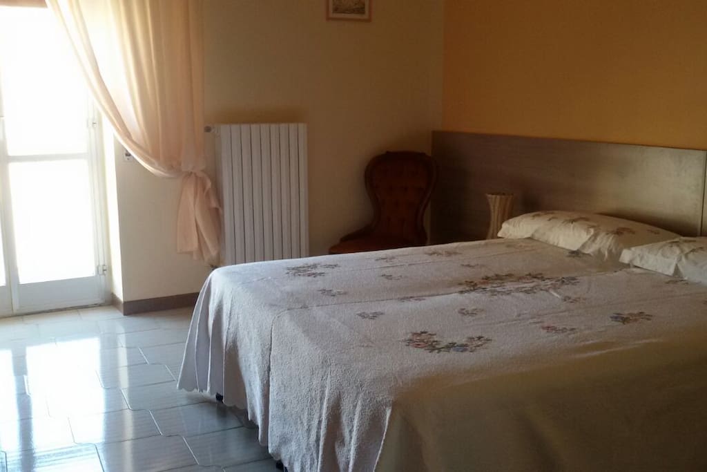 Camera matrimoniale (il letto può trasformarsi in due singoli)