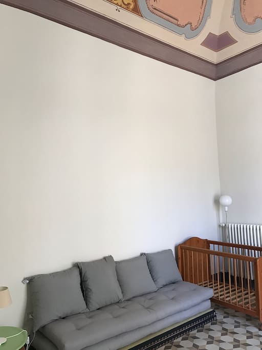 Second bedroom with a futon bed ( single or doble bed) and two single beds