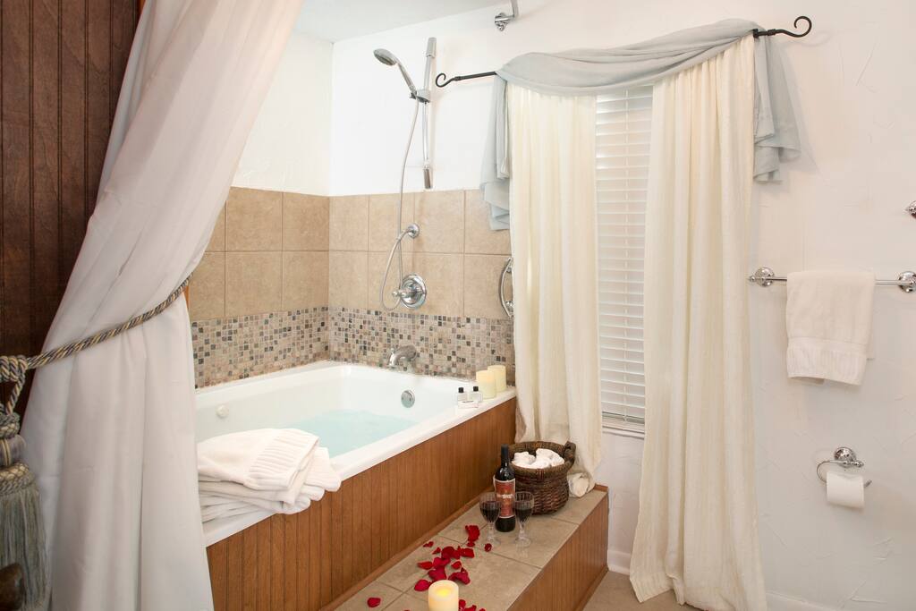 Two person jetted tub