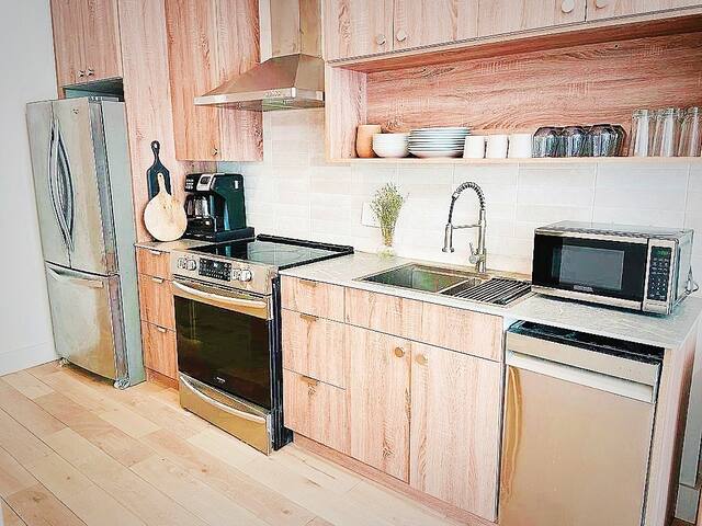 Urban Serenity, Harlem Brownstone Duplex w/ Patio gallery image 4