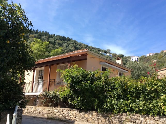 Airbnb Frikes Ferienwohnungen Unterkunfte Griechenland
