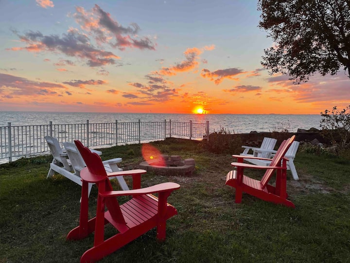 “La Peninsula su Erie” Sunset Paradise Cottages for Rent in Amherstburg, Ontario, Canada