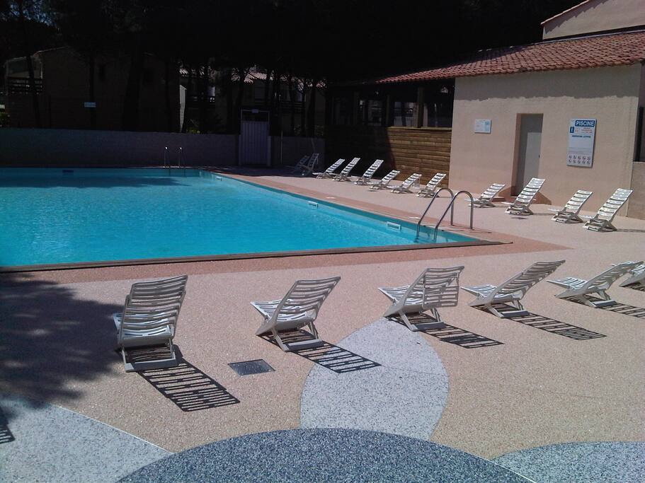 la piscine de la résidence en accès libre (gratuit)