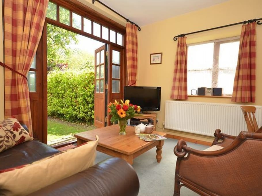 Wi-fi, Freeview TV, DVD player and radio/CD included