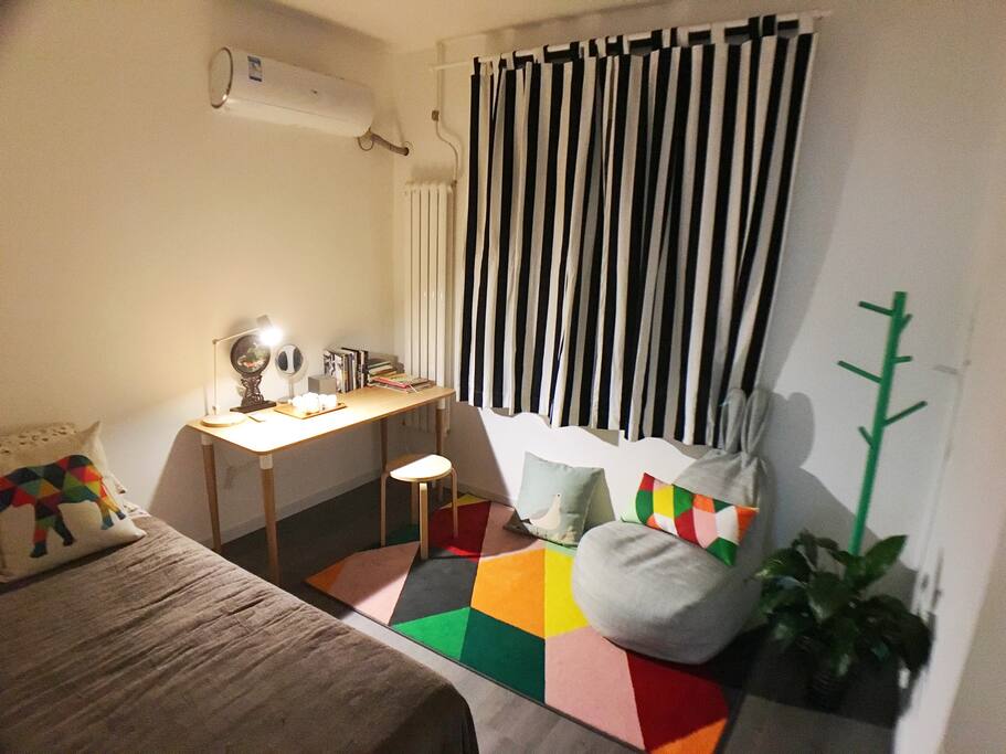 Cozy guest room overall look- High privacy-One Bed Overview