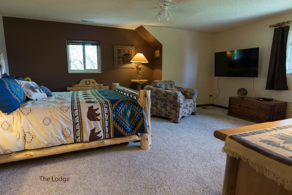 Lodge showing 55" 4K TV