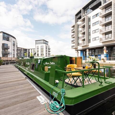 Luxury, City Centre, Wide-Beam Boat, ‘Camillia’ gallery image 2