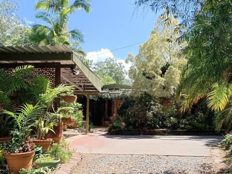 charming, semi rural   house  10kms  from  Grafton