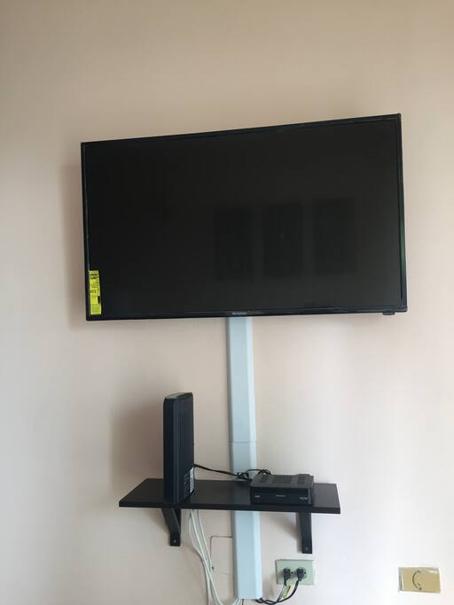 TV w/Cable & Wifi
