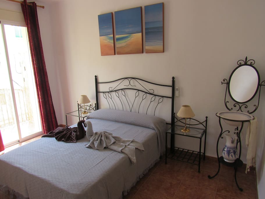 Habitación 2 / Bedroom 2