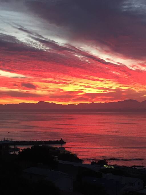 Another beautiful sunset with table mountain in the background
