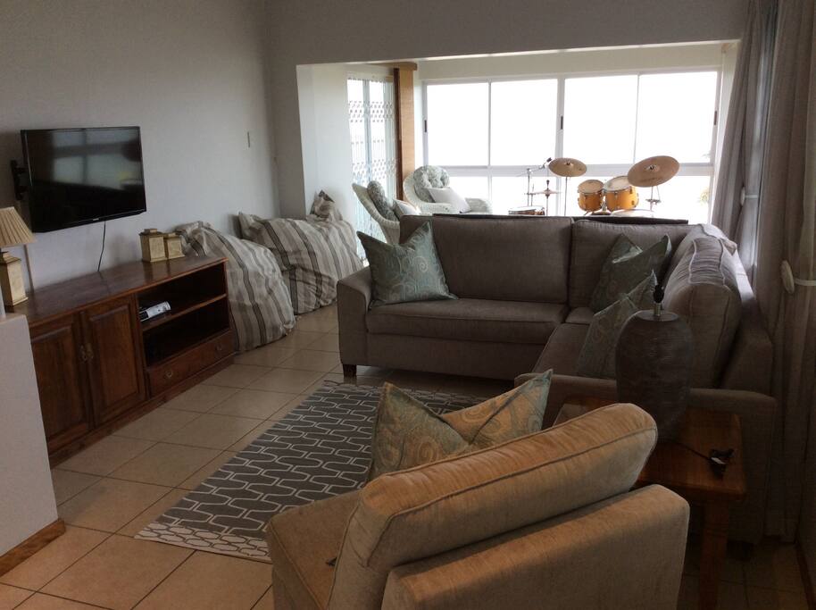 Lounge/Living area with Sleeper couches
