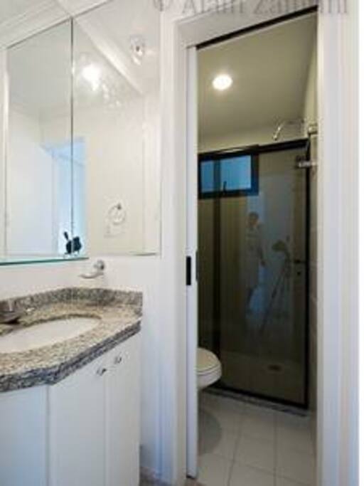 bathroom and lavabo