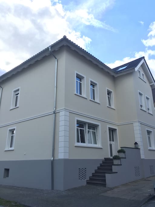 Kernsaniert und energetisch renoviert.... die Wohnung ist oben rechts