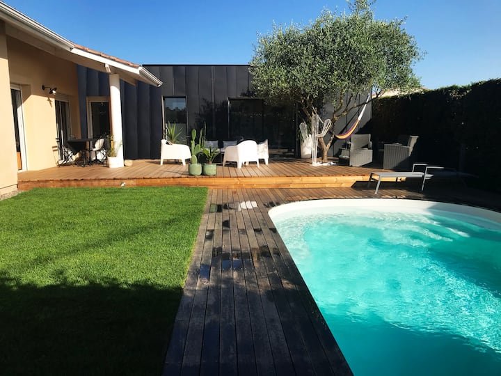 Maison Avec Piscine Et Terrasse, Idéalement Située - Bordeaux