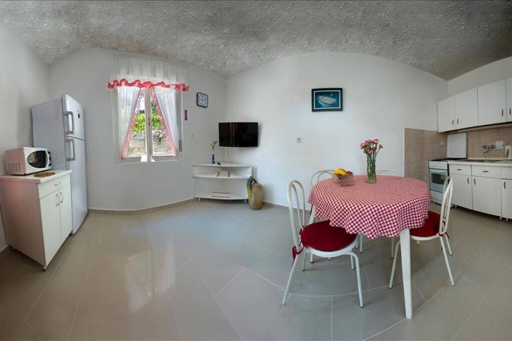Kitchen with dining table