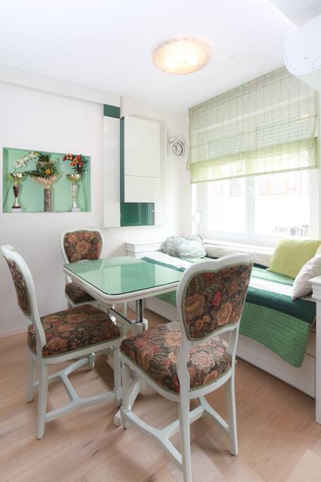Dinning area and third bed