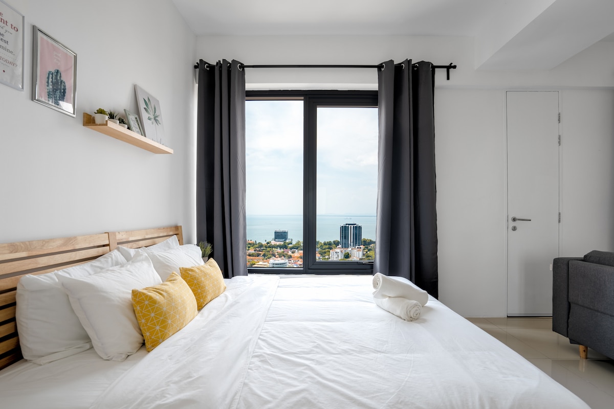 Imaginez à quel point ce serait agréable le matin - allongé sur ce lit king size et regardant la vue sur la mer lorsque vous vous réveillez !