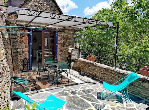 House with terrace in the heart of the village of Conques