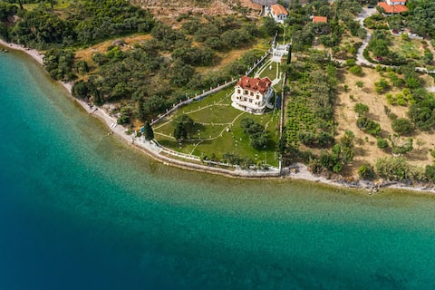 Villa Filoxenia by the sea - up to 12 guests
