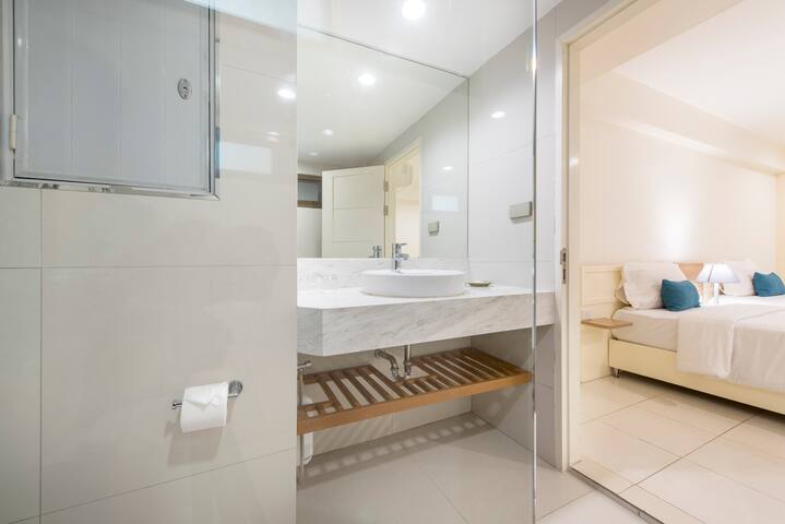 Modern room – BTS Victory Monument & King Power gallery image 5