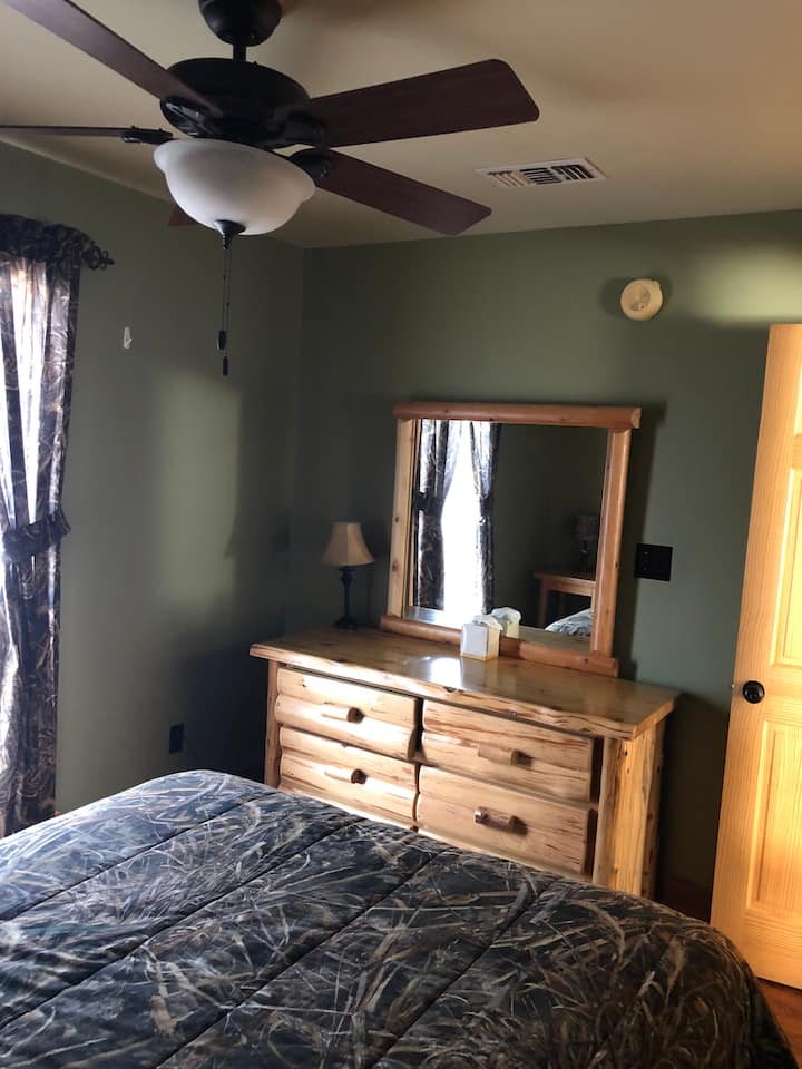 Quarto principal com cama queen size