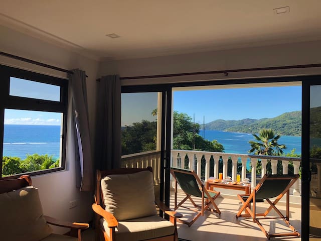 Island Cove Self Catering " Kousoupa" ( Sea view)