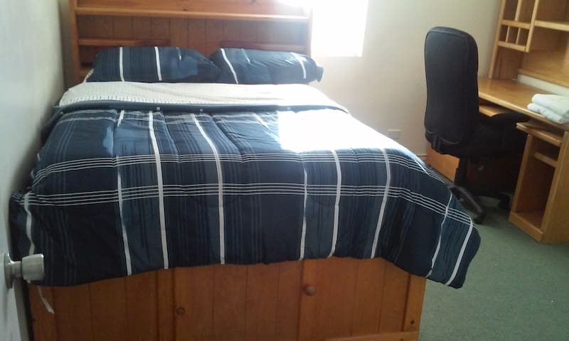 Best Location, Full Serta Mattress, Big Desk T4