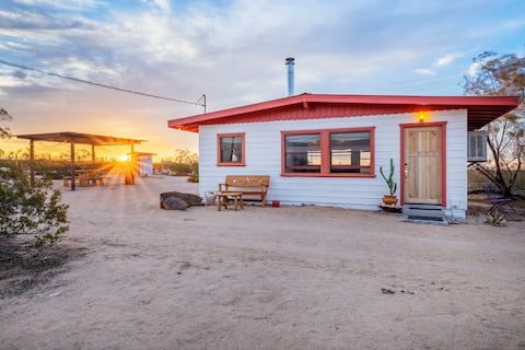 Private, peaceful cabin in North Joshua Tree