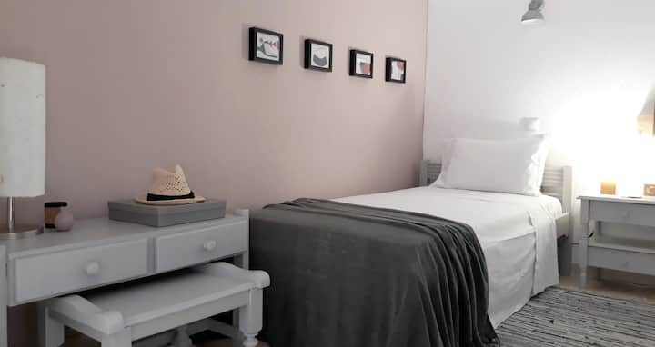 קומת ביניים עם מיטת יחיד