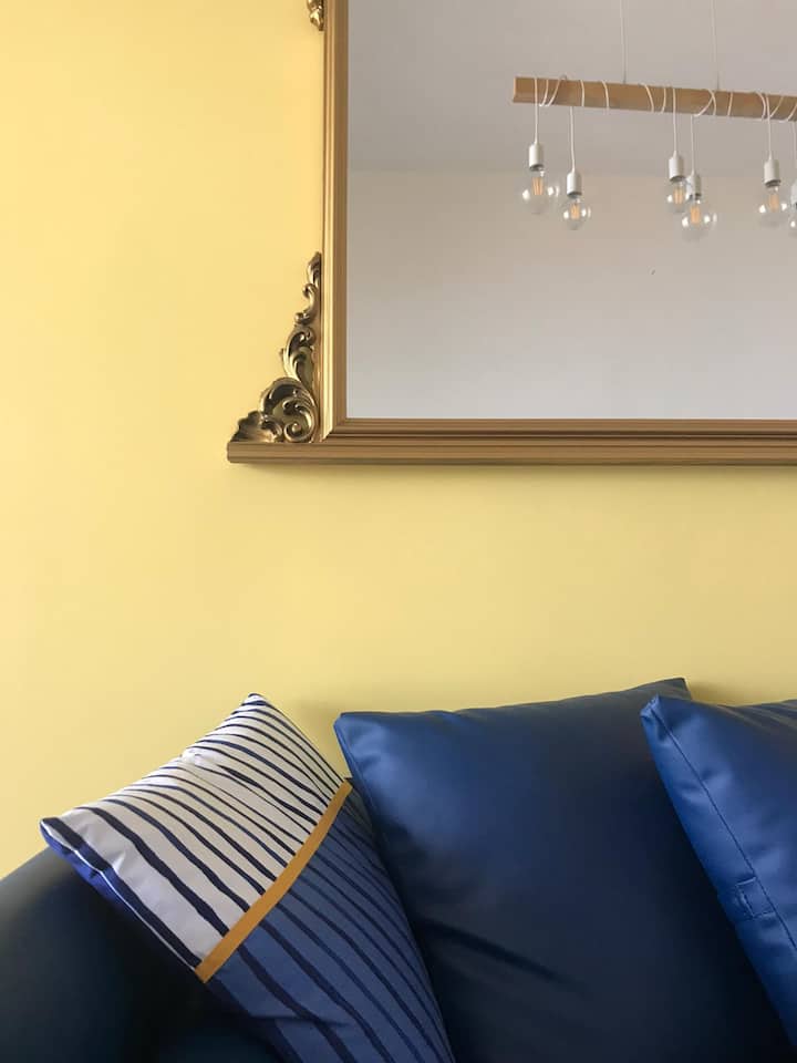 Divano en la sala de estar