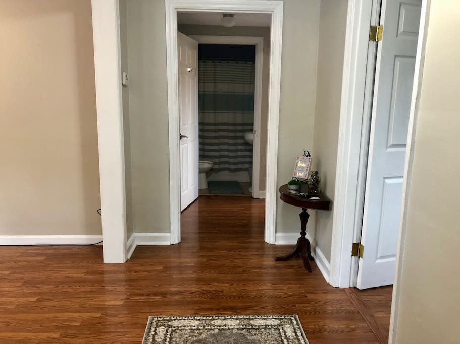 Entryway (living room to the left, bedroom 2 to the right, bathroom 2 straight back)