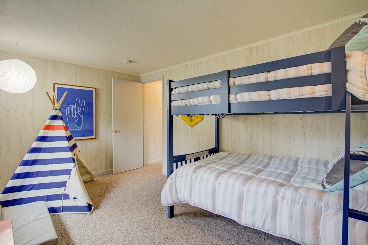 Спална соба 3 - Надворешна соба со брачни кревети (широки 125 - 149 см)