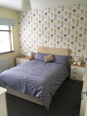 Cozy, modern retreat close to Belfast with WiFi