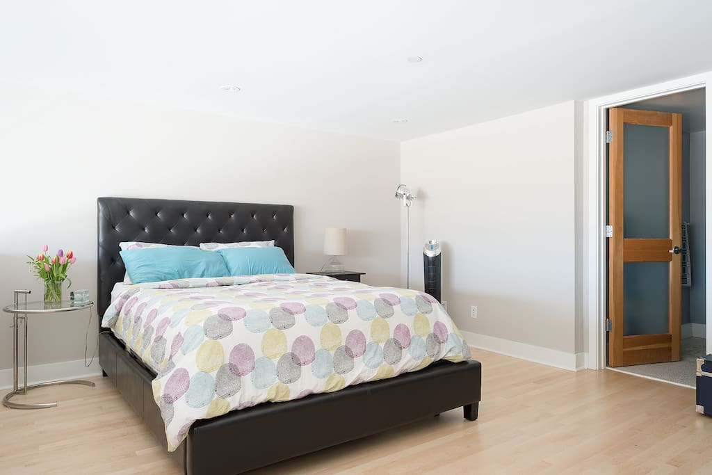 Guest bedroom, queen size